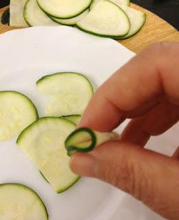 NUGGETS DE POLLO CON ROSAS DE CALABACÍN NUGGETS DE POLLO CON ROSAS DE CALABACÍN