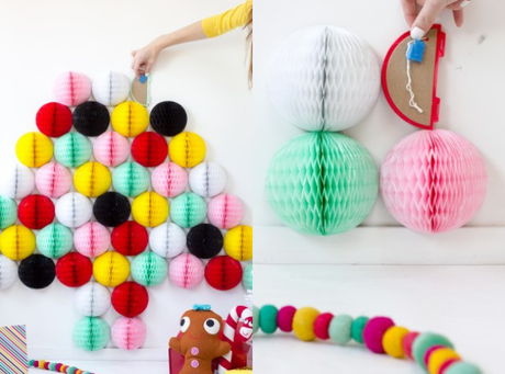 Un arbol de NAVIDAD CON POMPONES DE NIDO DE ABEJA Un arbol de NAVIDAD CON POMPONES DE NIDO DE ABEJA