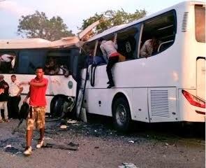 Al menos 7  personas muertas en choque de autobuses.