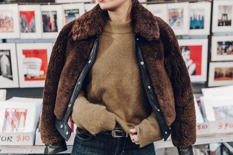 Museum_Mile-Faux_Fur_Jacket-Guess_Jeans-Sneakers-Outfit-Street_Style-NY_New_York-46