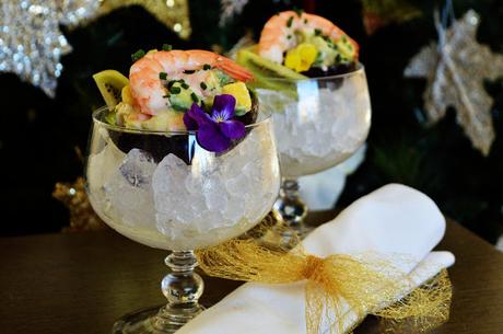 Aguacates rellenos de langostinos y frutas. Vídeo receta en ¡FELICES FIESTAS! Aguacates rellenos de langostinos y frutas. Vídeo receta en ¡FELICES FIESTAS!