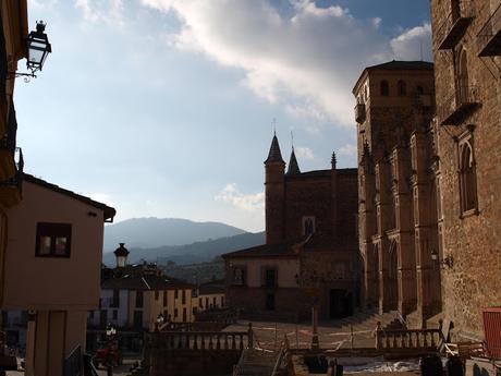 Ruta en moto desde Toledo hasta Guadalupe pasando por el estrecho de la Peña.