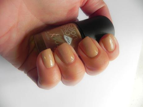 Paso a paso con esmaltes nude de Rimmel