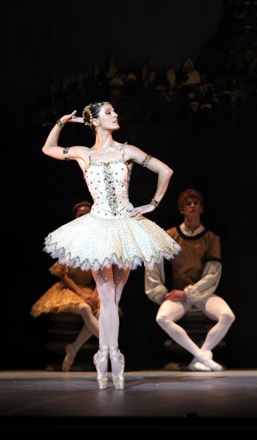 Carmen Corella for Aire de Loewe Carmen Corella for Aire de Loewe