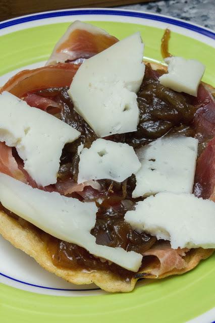 Tosta de cebolla caramelizada casera para asaltablog Tosta de cebolla caramelizada casera para asaltablog