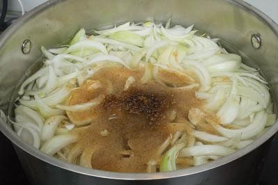 Tosta de cebolla caramelizada casera para asaltablog Tosta de cebolla caramelizada casera para asaltablog