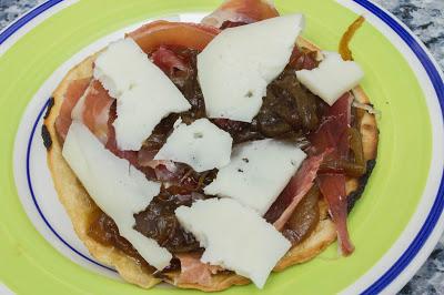 Tosta de cebolla caramelizada casera para asaltablog Tosta de cebolla caramelizada casera para asaltablog