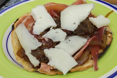 Tosta de cebolla caramelizada casera para asaltablog Tosta de cebolla caramelizada casera para asaltablog