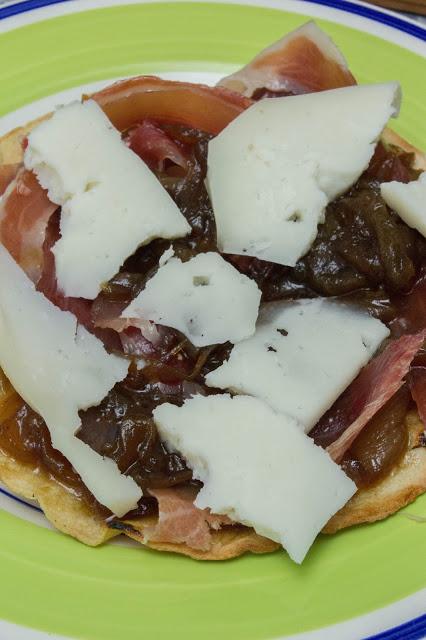 Tosta de cebolla caramelizada casera para asaltablog Tosta de cebolla caramelizada casera para asaltablog