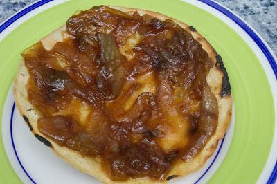 Tosta de cebolla caramelizada casera para asaltablog Tosta de cebolla caramelizada casera para asaltablog