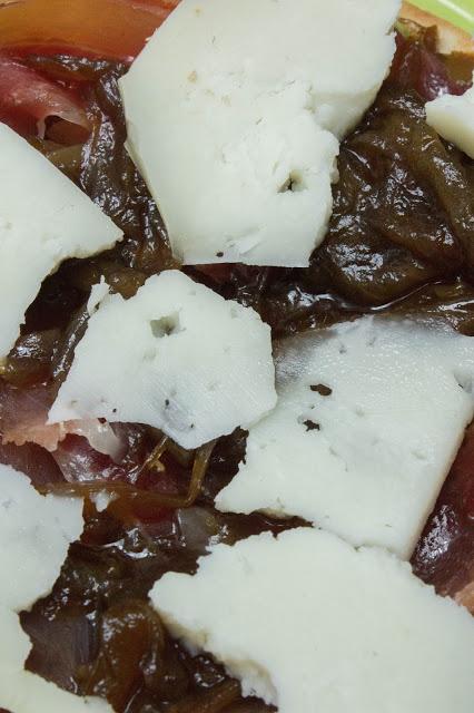 Tosta de cebolla caramelizada casera para asaltablog Tosta de cebolla caramelizada casera para asaltablog