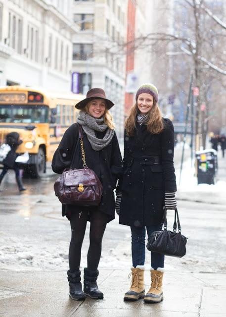 STREET STYLE INSPIRATION; APRÈS SKI BOOTS.-