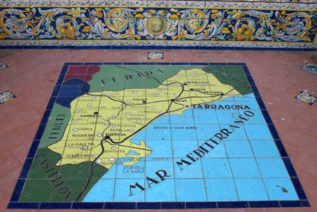 Los bancos de la Plaza de España (49): Tarragona. Los bancos de la Plaza de España (49): Tarragona.