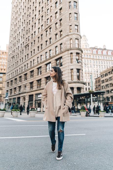 Manhattan-Beige_Cardigan_ASOS-Ripped_Jeans-Billabong_Tee-Superga_Sneakers-Outfit-StreetSTyle-Collage_Vintage-NY-28