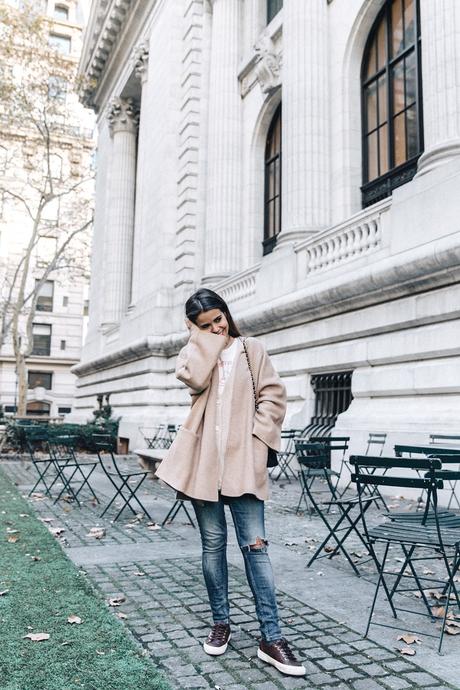 Manhattan-Beige_Cardigan_ASOS-Ripped_Jeans-Billabong_Tee-Superga_Sneakers-Outfit-StreetSTyle-Collage_Vintage-NY-43