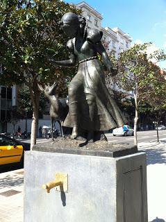Podcast de charla entre estatuas de Barcelona en el Laberint de Wonderland