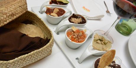 El Mural de los Poblanos Degustación de moles