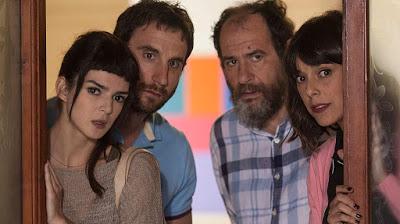 Ronda (breve) de noticias: falsificadores, vengadores, náufragos, catalanes y 'entertainers'