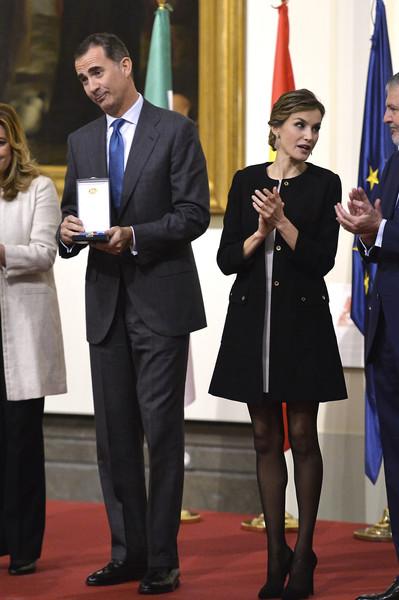 Dña. Letizia repite su vestido más minifaldero en Sevilla