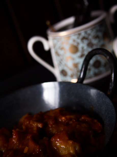 Manitas de cerdo en salsa con setas Manitas de cerdo en salsa con setas