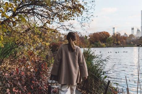 Central Park Central_Park-Beige_Coact-Gucci_Bag-Superga_Sneakers-Culottes-Nude_Outfit-Collage_Vintage-Street_Style-57