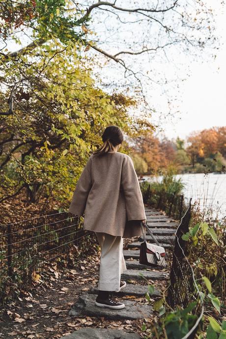 Central Park Central_Park-Beige_Coact-Gucci_Bag-Superga_Sneakers-Culottes-Nude_Outfit-Collage_Vintage-Street_Style-30