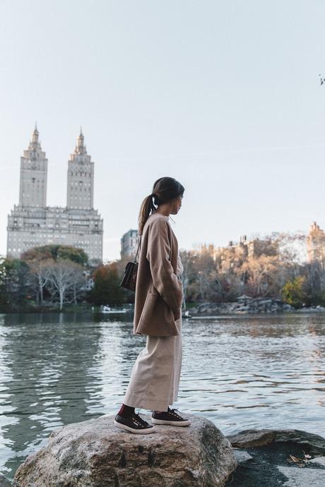 Central Park Central_Park-Beige_Coact-Gucci_Bag-Superga_Sneakers-Culottes-Nude_Outfit-Collage_Vintage-Street_Style-1