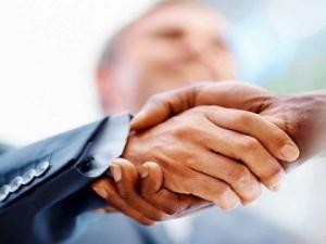 En cajas… “siempre el CLIENTE” Mano