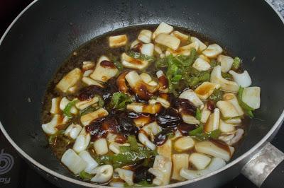 Fideos chinos con gambones y calamares en salsa de ostras Fideos chinos con gambones y calamares en salsa de ostras