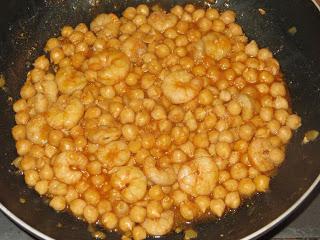 GARBANZOS CON GAMBAS