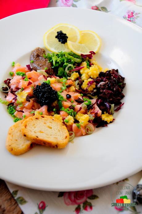 TARTAR DE SALMÓN CON HUEVAS DE ARENQUE Y PERLAS DE WASABI salmontartar