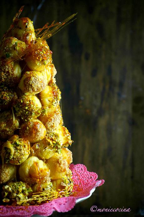 CROQUEMBOUCHE SALADO DE ROQUEFORT Y PISTACHOS (#COOKINGTHECHEF)