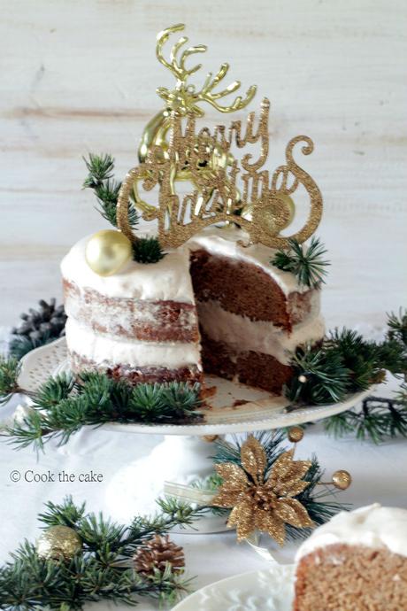 Naked cake de pan de jengibre con frosting de queso crema y canela Naked cake de pan de jengibre con frosting de queso crema y canela