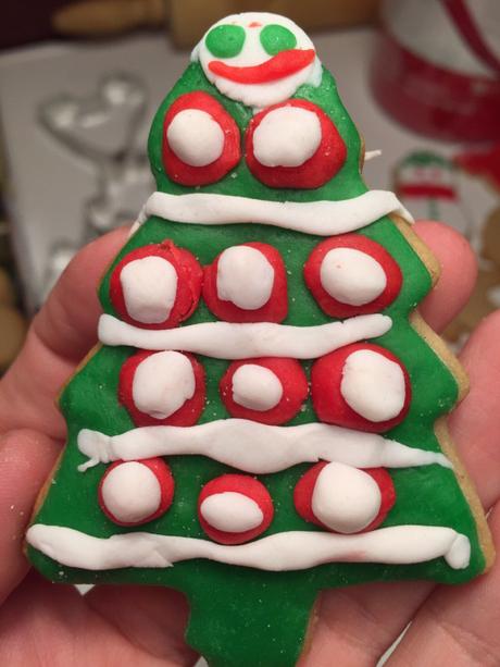 Decora galletas de Navidad en familia. Decora galletas de Navidad en familia.