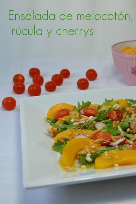 Ensalada de melocotón, rúcula , cherrys y piñones