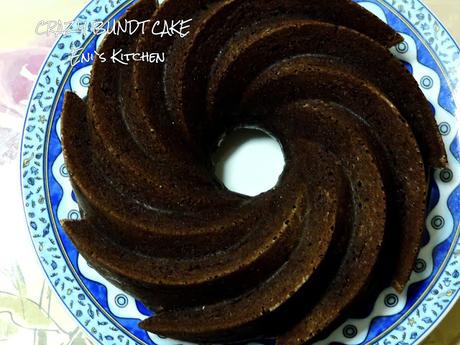 Crazy Bundt Cake con crema de chocolate Irlandesa y salsa toffee, ideas para Navidad