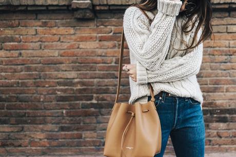 Weekly Uniform Levis_Vintage-White_Knit-Snake_Effect_Booties-Lancaster_Paris-Bucket_Bag-Outfit-Street_Style-19