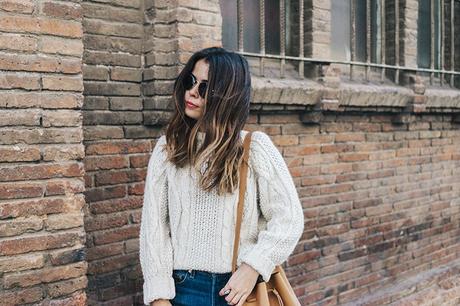 Weekly Uniform Levis_Vintage-White_Knit-Snake_Effect_Booties-Lancaster_Paris-Bucket_Bag-Outfit-Street_Style-5