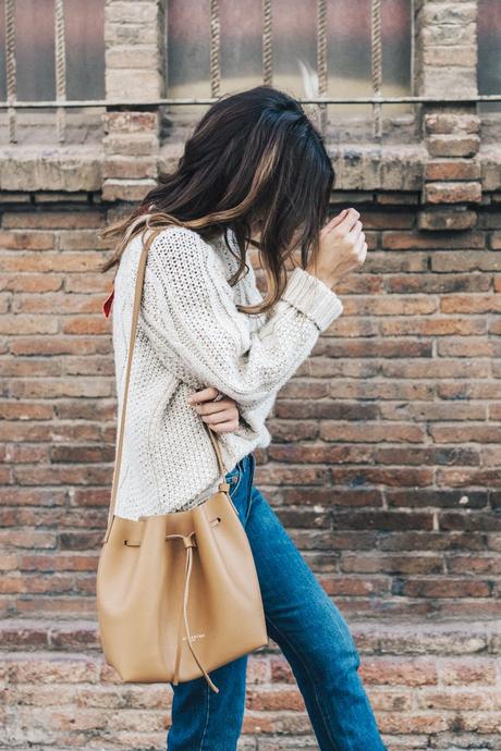 Weekly Uniform Levis_Vintage-White_Knit-Snake_Effect_Booties-Lancaster_Paris-Bucket_Bag-Outfit-Street_Style-16
