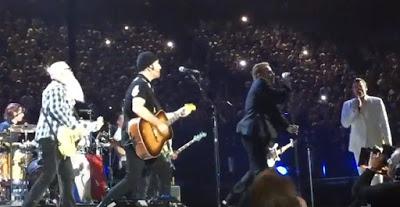 Eagles of Death Metal vuelven a París para tocar 'People have the power' con U2 Eagles of Death Metal vuelven a París para tocar 'People have the power' con U2