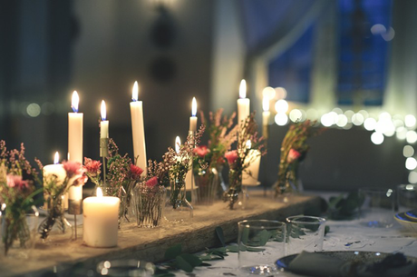 Mesa #navidad: flores, velas y verde