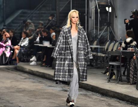 “Paris en Roma”: el desfile de Chanel Métiers d’art llega a Cinecitta… Paris en Roma el desfile de Chanel Métiers d'art llega a Cinecitta (4)