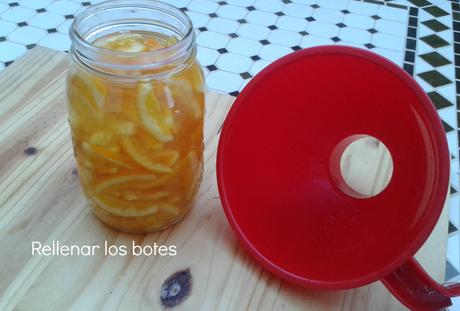 Manera de confitar naranjas y limones. botes