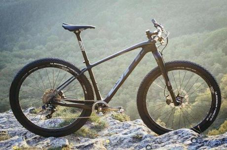 BH introduce al mercado su máquina para carreras empleado por el equipo BH-Suntour-KMC en la Copa del Mundo de XC: La Ultima 29″ 12342577_908691109166662_3154463779817757638_n