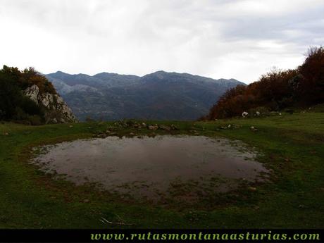 Circular Coañana Saleras: Pequeña laguna de Canchongo Circular Coañana Saleras: Pequeña laguna de Canchongo