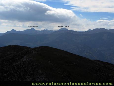 Circular Coañana Saleras: Vista del Calabazosa y Peña Orníz Circular Coañana Saleras: Vista del Calabazosa y Peña Orníz