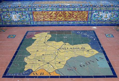 Los bancos de la Plaza de España (53): Valladolid. Los bancos de la Plaza de España (53): Valladolid.