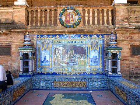 Los bancos de la Plaza de España (53): Valladolid. Los bancos de la Plaza de España (53): Valladolid.