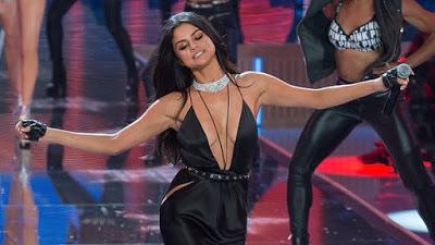 Selena Gomez y Gigi Hadid, muy picantes en el VSF Show