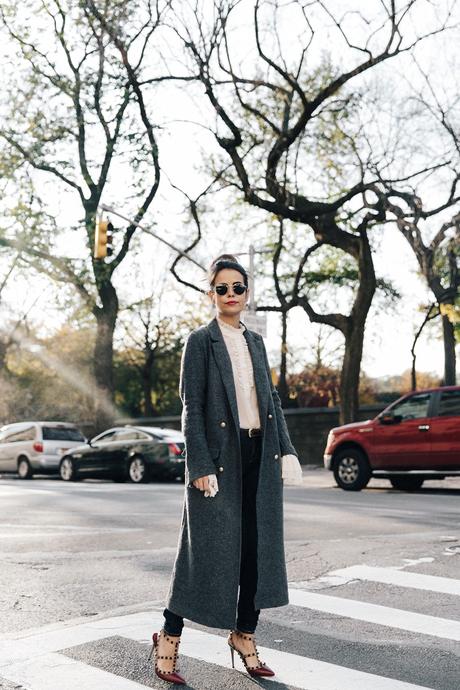 Guggeheim-Grey_Long_Coat-Ruffled_Shirt-Guess_Jeans-Valentino_Shoes-Chanel_Vintage_Bag-Outfit-Look_Of_The_Day-NY-19